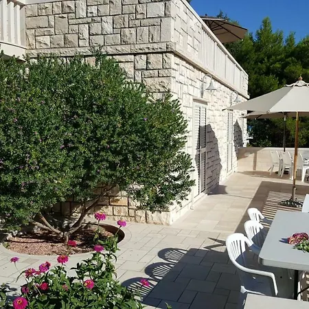 Apartment Punta Ruzmarin Selca (Brac)